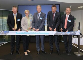 From left to right: Mark Garrett, Borealis Chief Executive; Doris Hummer, member of Upper Austrian parliament; Reinhold Mitterlehner, Austrian Federal Minister of the Economy; Gerhard Roiss, OMV Chief Executive; Alfred Stern, Executive Vice President Polyolefins